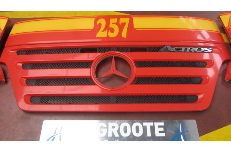 Mercedes-Benz Grille MP2 Megaspace Grille + cabinehoek MP2 Megaspace