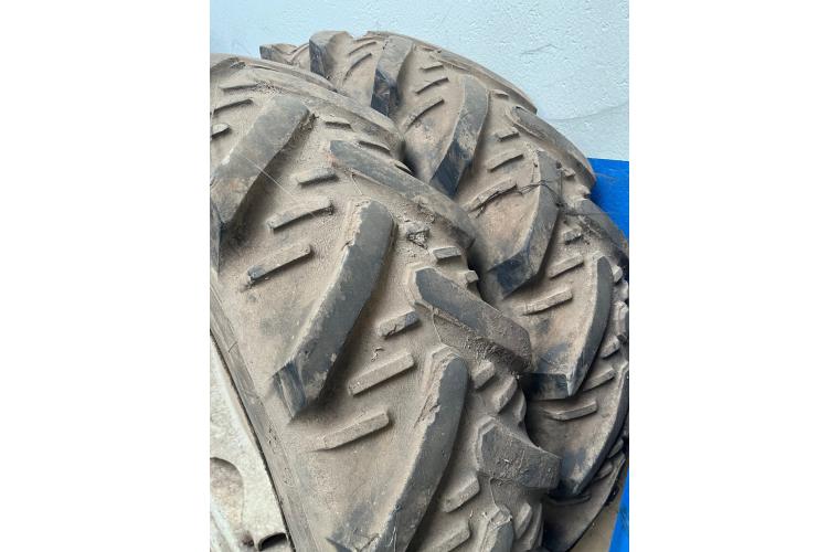 Diversen Semperit 13,6R38 Tractor Seperit 13,6R38