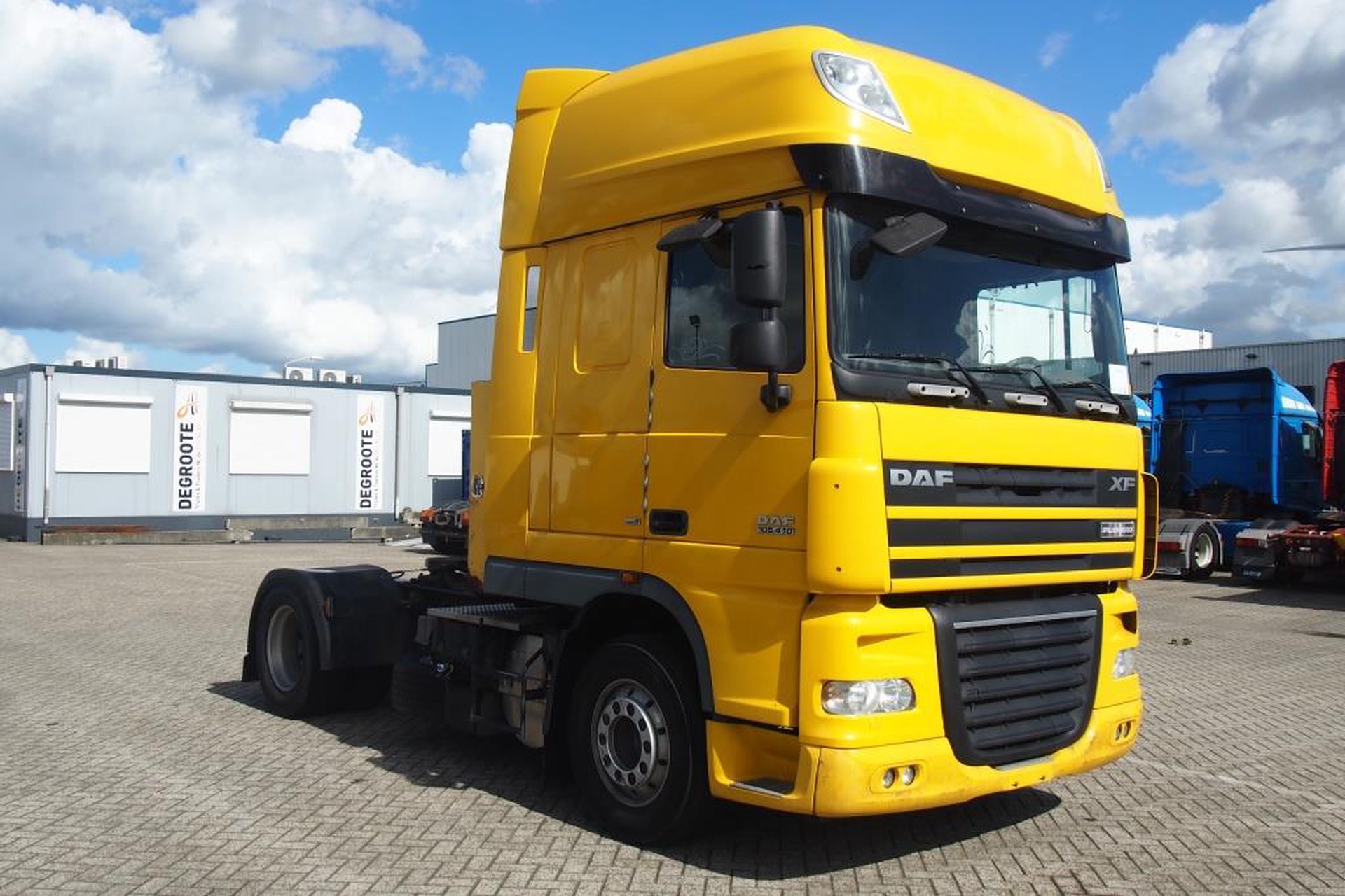 DAF XF 105 Space Cab